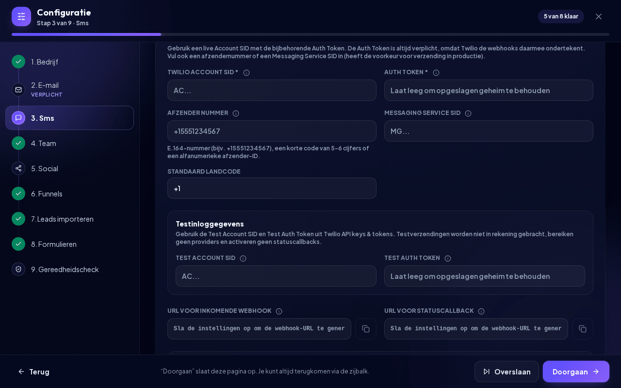 De stap Sms met Twilio-inloggegevens en webhook-URL's